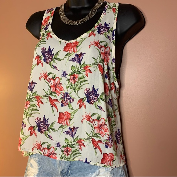 Lush Floral Blouse - Picture 3 of 12